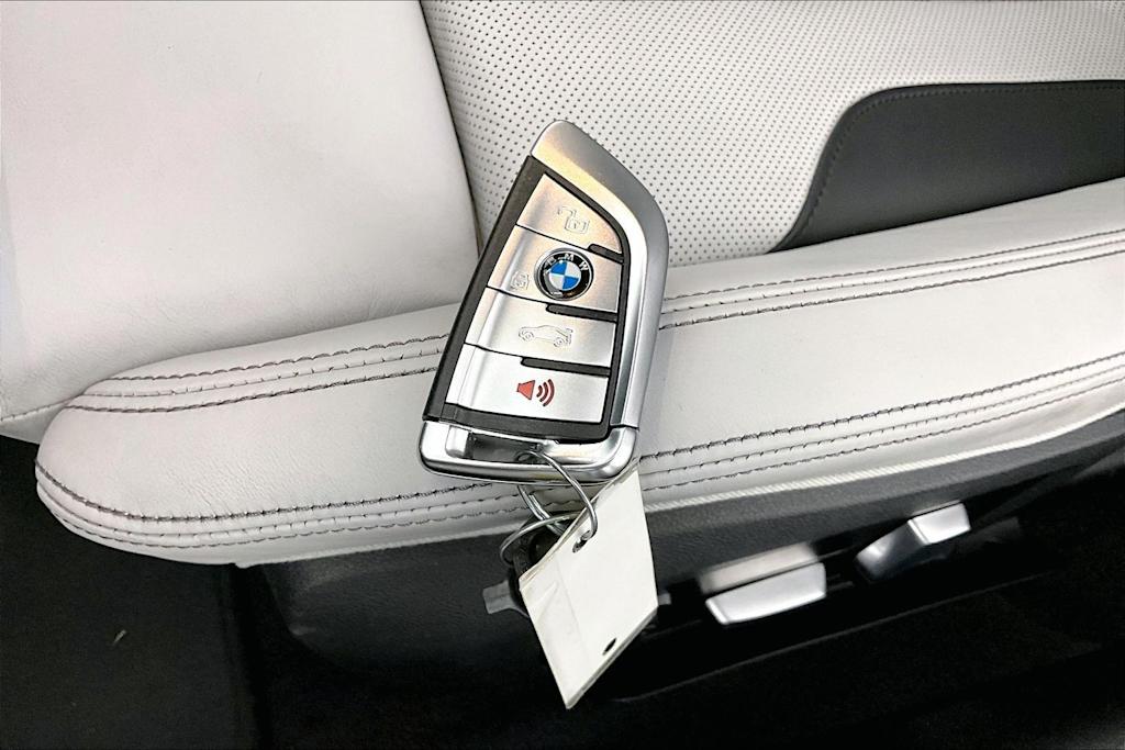 Thumbnail: 2023 BMW M8 - 20