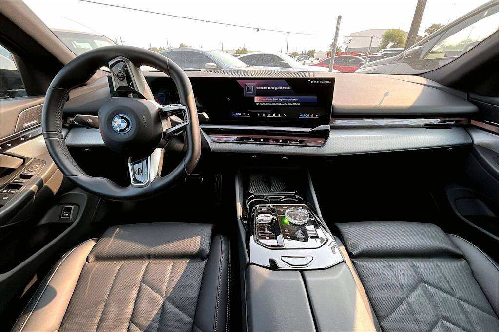 Thumbnail: 2025 BMW i5 - 9