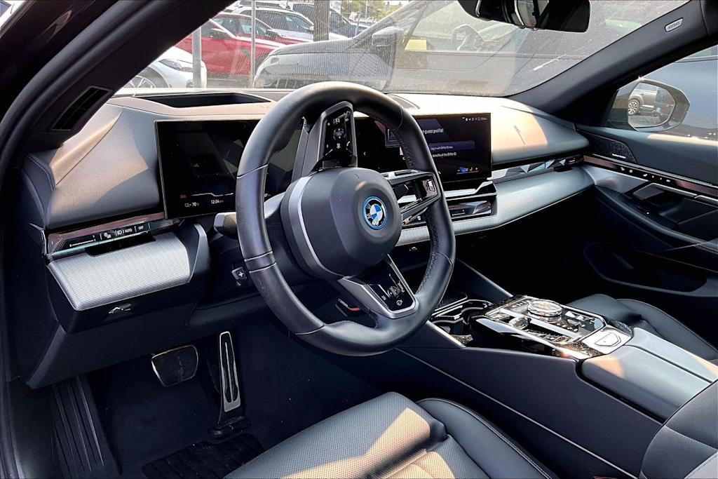 Thumbnail: 2025 BMW i5 - 2
