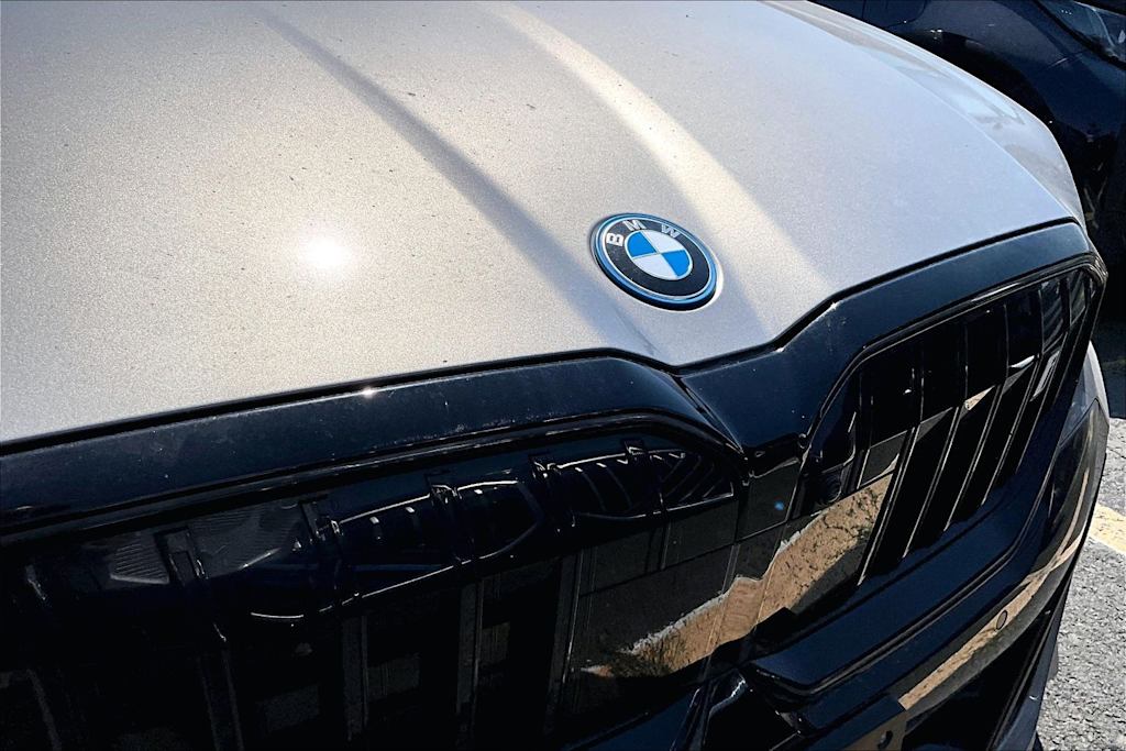 Thumbnail: 2025 BMW i5 - 19