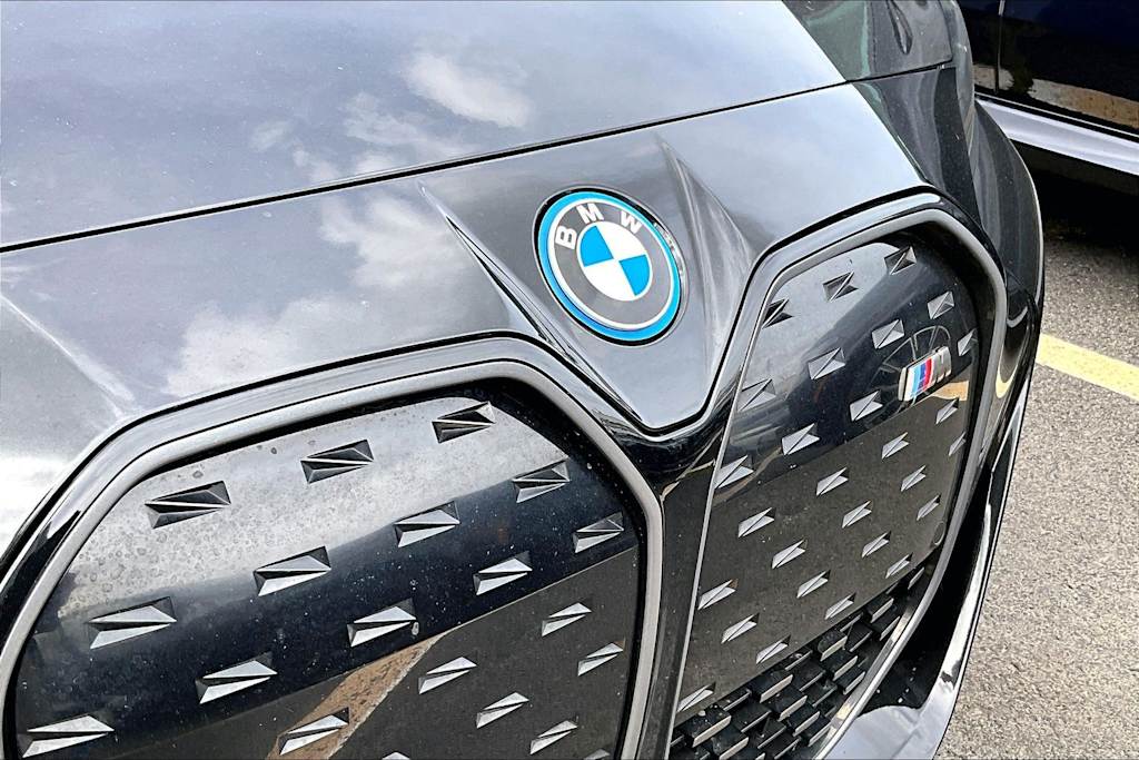 Thumbnail: 2023 BMW i4 - 18