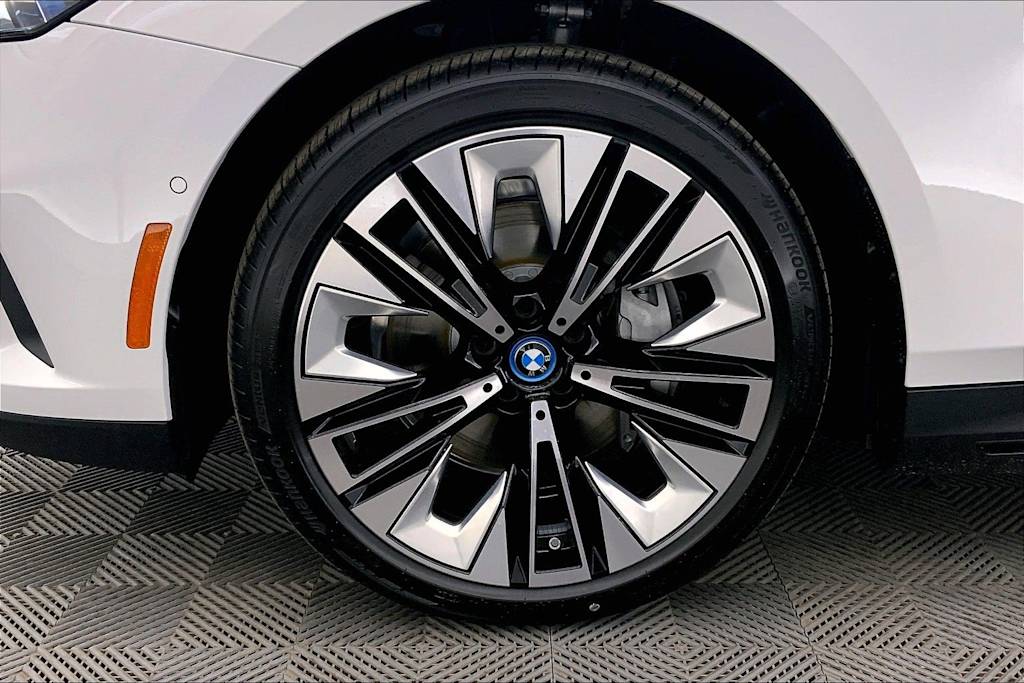Thumbnail: 2024 BMW i5 - 9