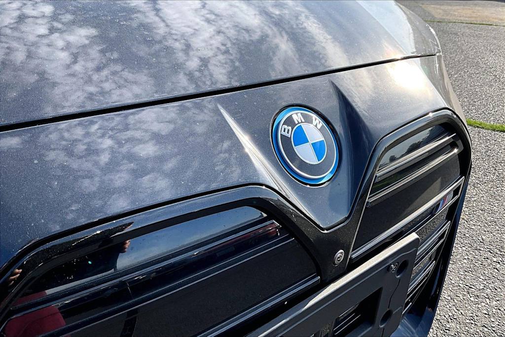 Thumbnail: 2025 BMW i4 - 17