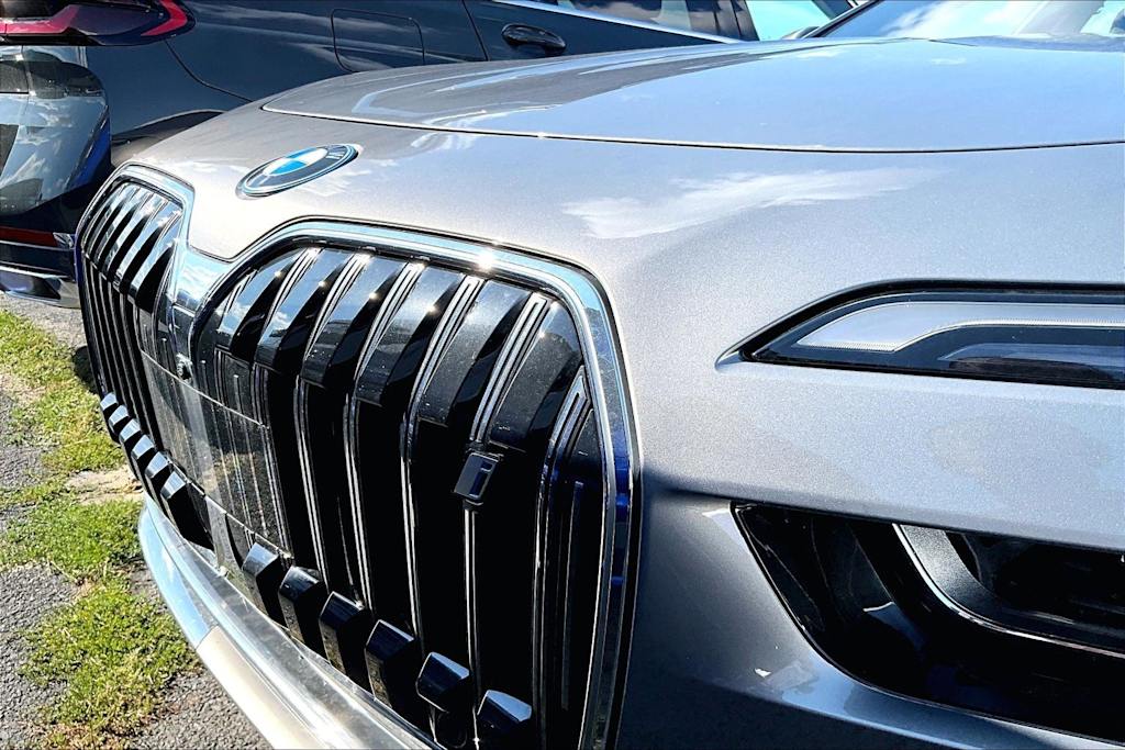 Thumbnail: 2026 BMW i7 - 8