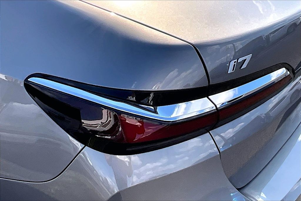 Thumbnail: 2026 BMW i7 - 16