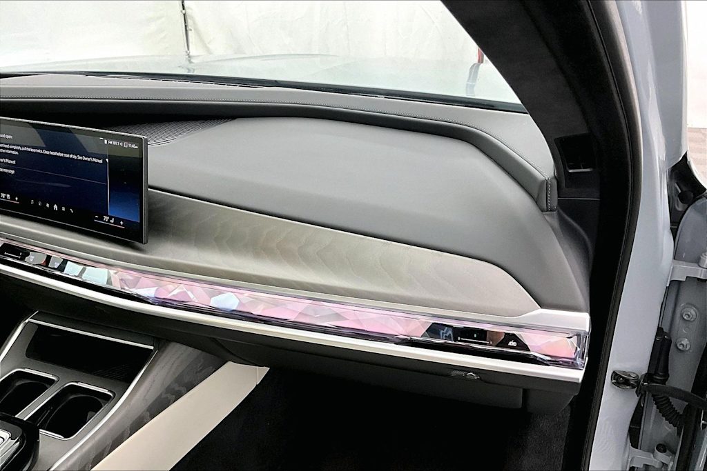 Thumbnail: 2026 BMW i7 - 24