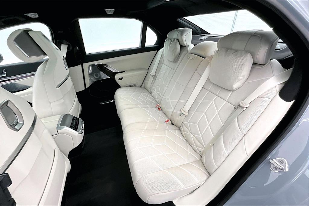 Thumbnail: 2026 BMW i7 - 13