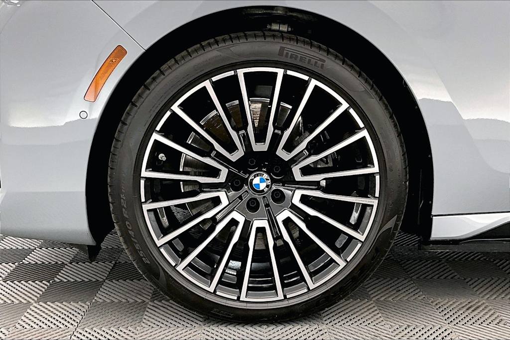 Thumbnail: 2026 BMW i7 - 8