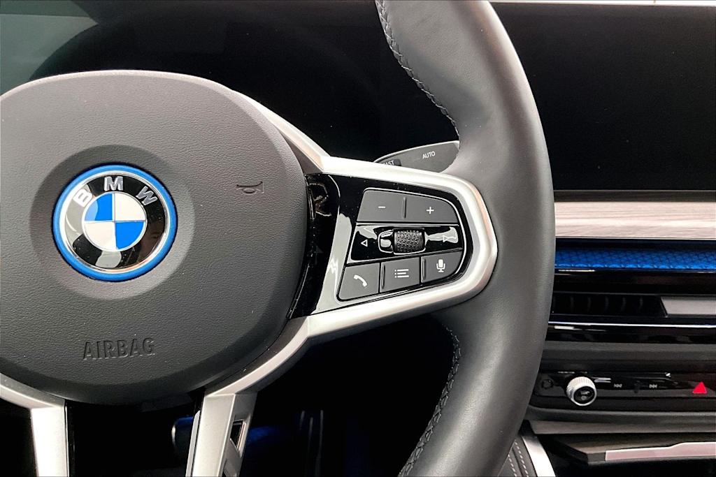 Thumbnail: 2025 BMW i4 - 25