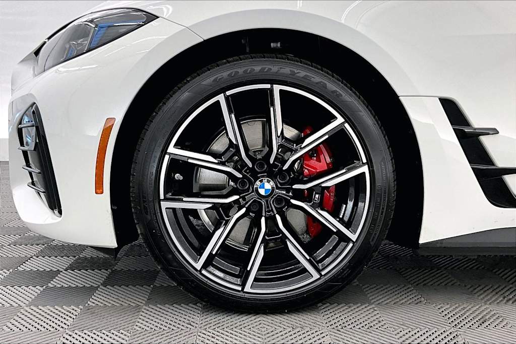 Thumbnail: 2025 BMW i4 - 8