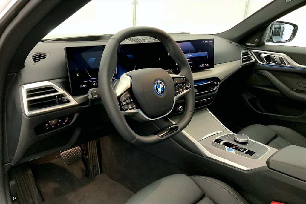 Thumbnail: 2025 BMW i4 - 2