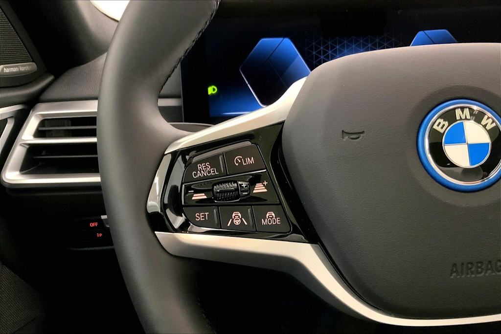 Thumbnail: 2025 BMW i4 - 25