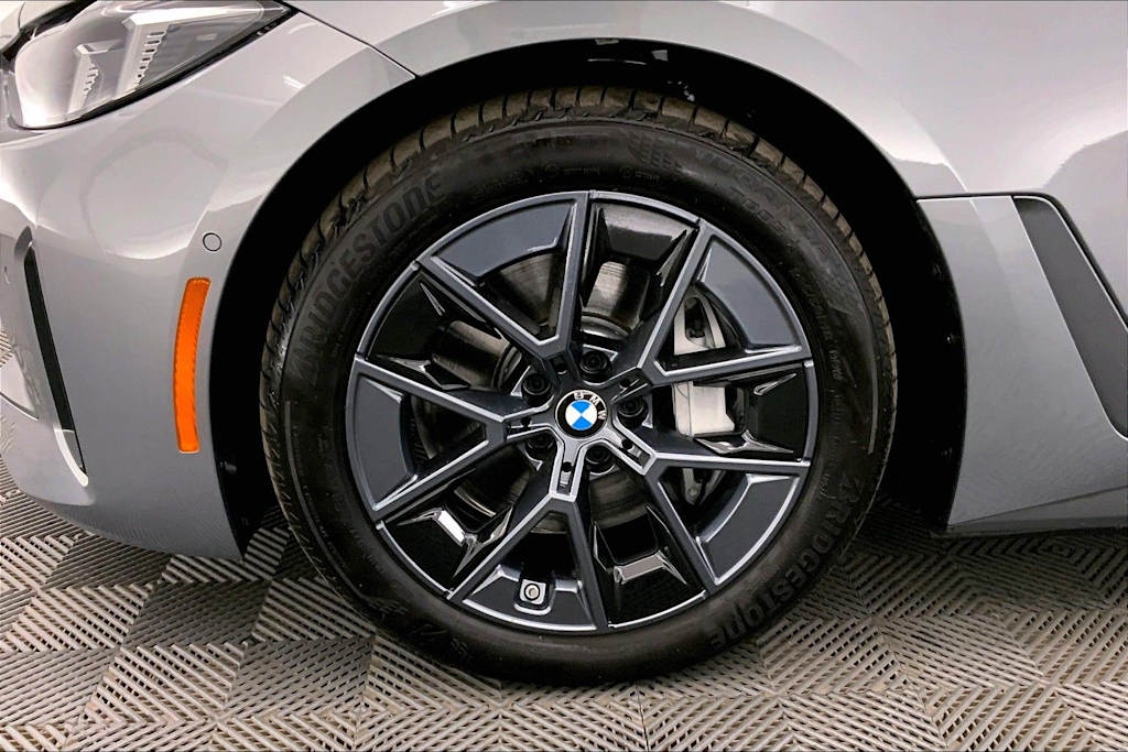 Thumbnail: 2025 BMW i4 - 8