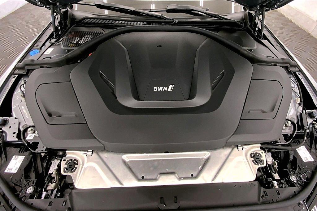 Thumbnail: 2025 BMW i4 - 9