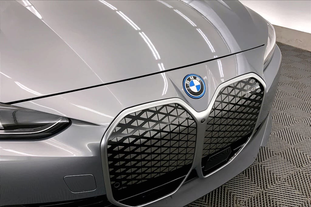 Thumbnail: 2025 BMW i4 - 34
