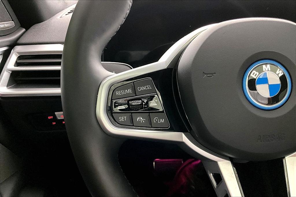 Thumbnail: 2025 BMW i4 - 25