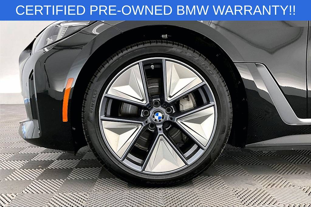 Thumbnail: 2025 BMW i4 - 8