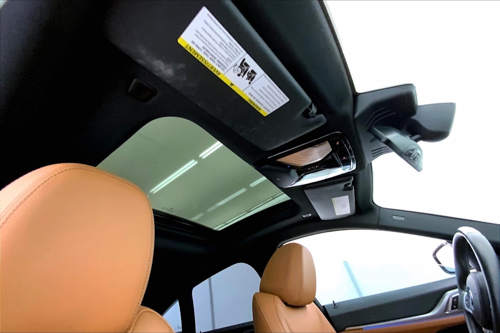 Thumbnail: 2022 BMW i4 - 30
