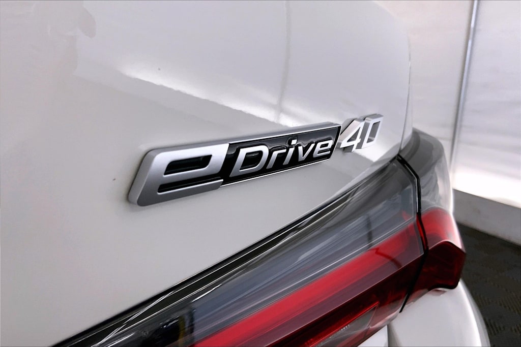 Thumbnail: 2022 BMW i4 - 7