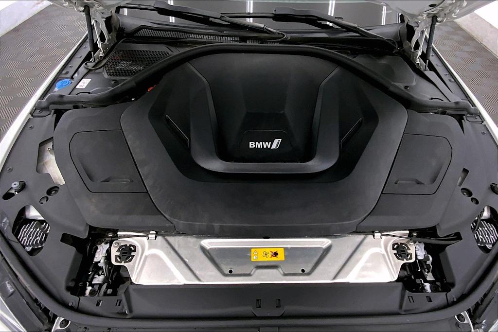 Thumbnail: 2022 BMW i4 - 9