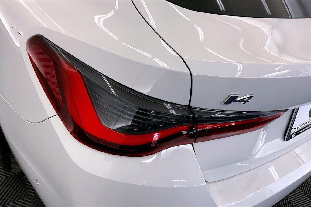 Thumbnail: 2022 BMW i4 - 32
