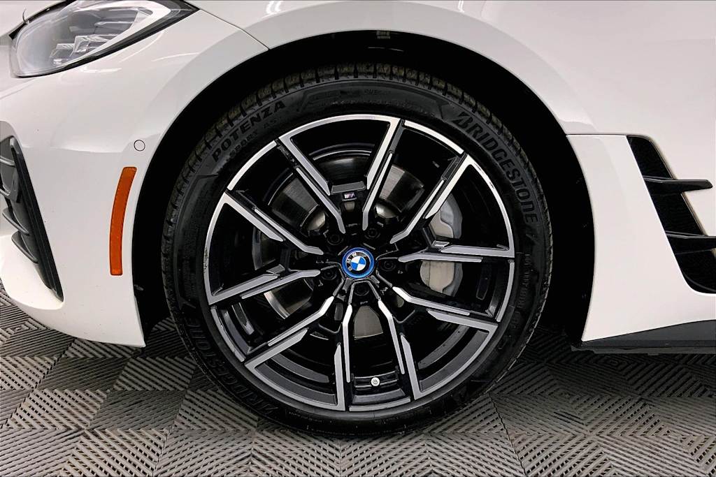 Thumbnail: 2022 BMW i4 - 8