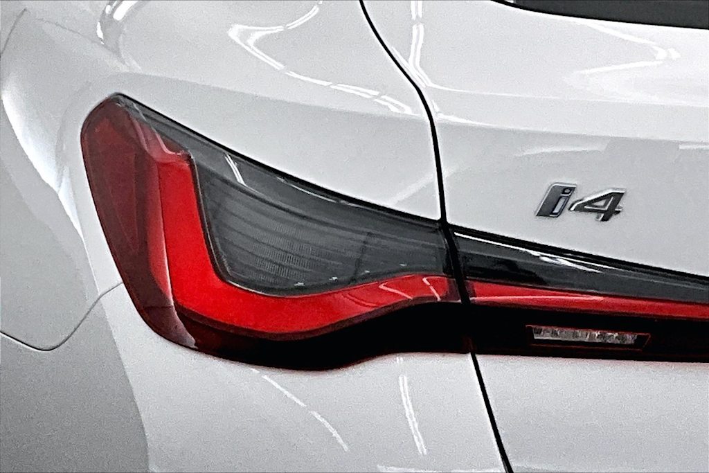 Thumbnail: 2023 BMW i4 - 32