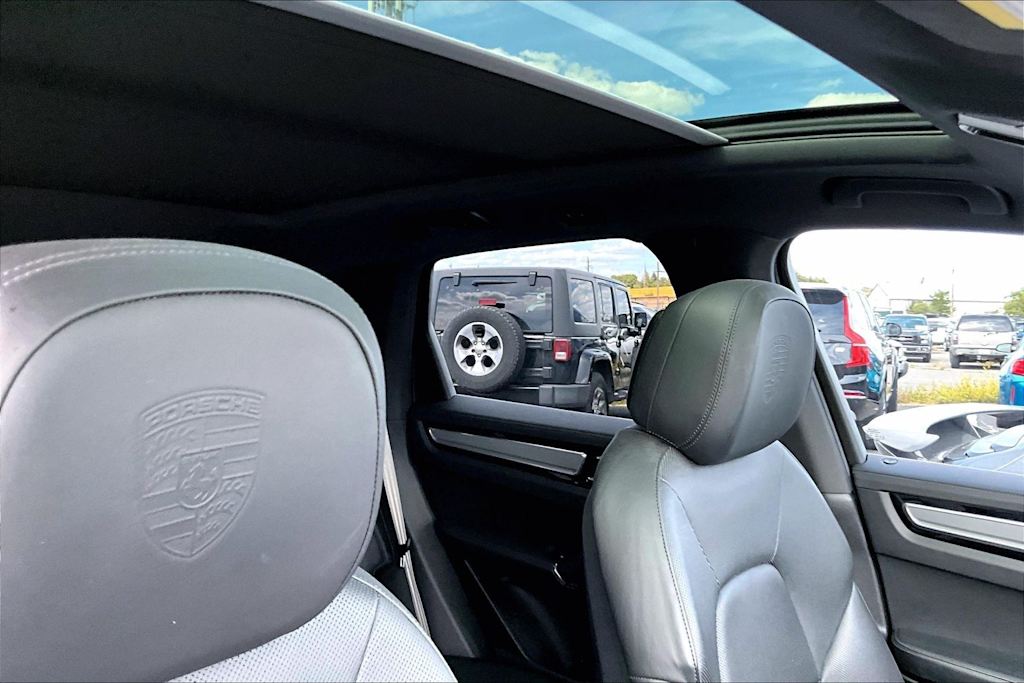 Thumbnail: 2022 Porsche Cayenne - 10