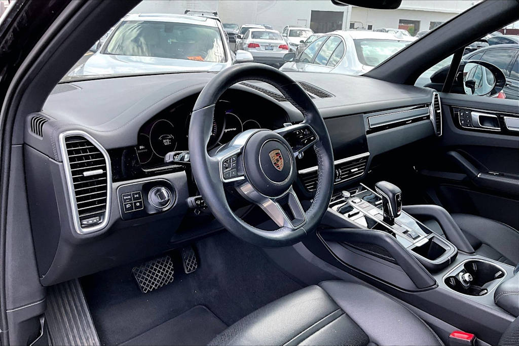 Thumbnail: 2022 Porsche Cayenne - 2