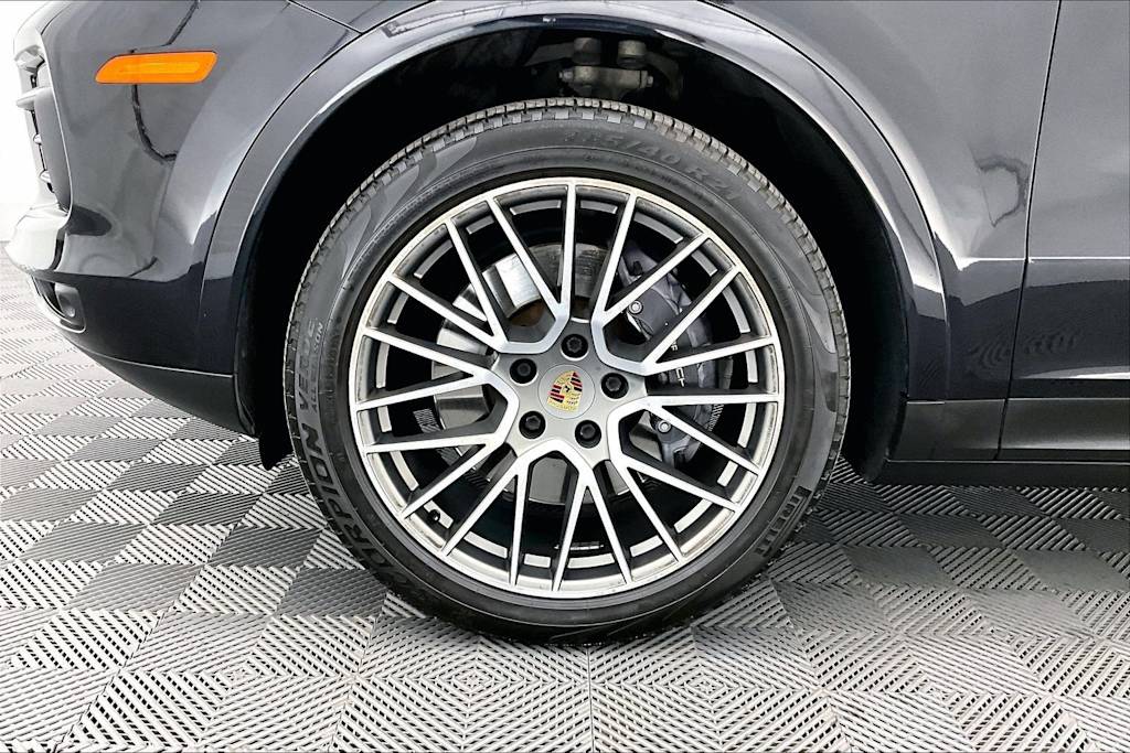 Thumbnail: 2022 Porsche Cayenne - 6