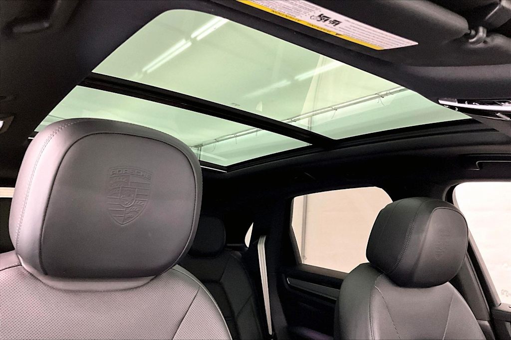 Thumbnail: 2022 Porsche Cayenne - 30