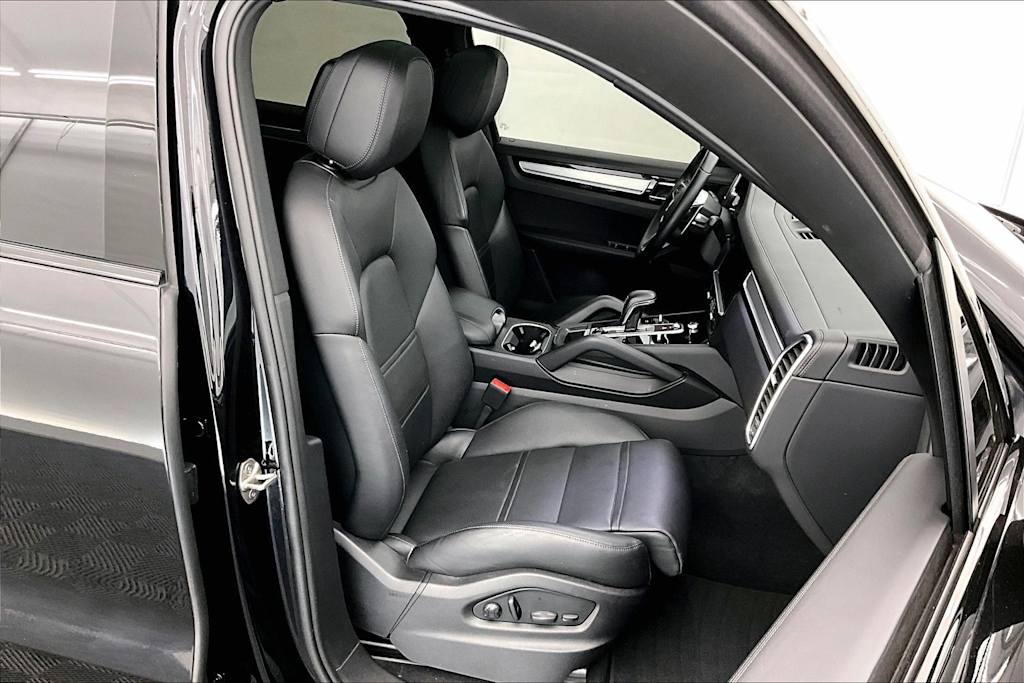 Thumbnail: 2022 Porsche Cayenne - 10