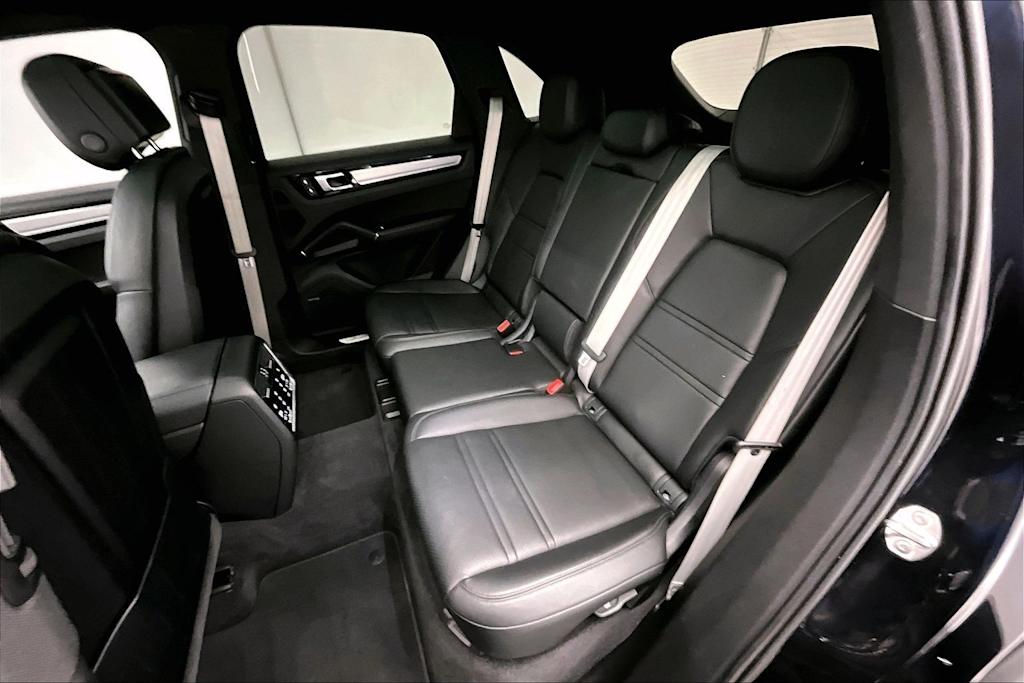 Thumbnail: 2022 Porsche Cayenne - 29