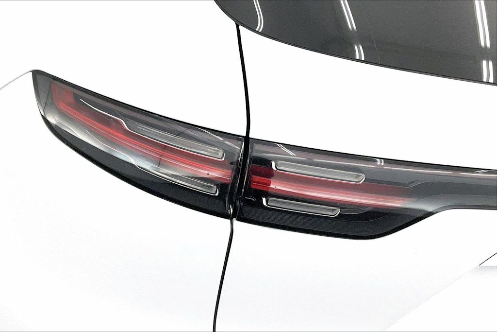 Thumbnail: 2019 Porsche Cayenne - 32