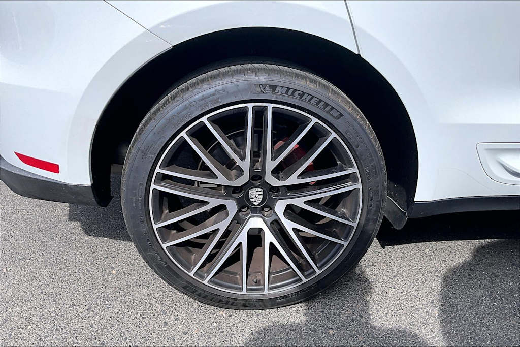 Thumbnail: 2024 Porsche Macan - 21