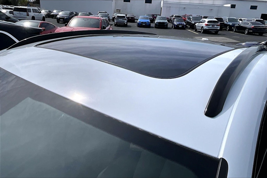 Thumbnail: 2024 Porsche Macan - 14