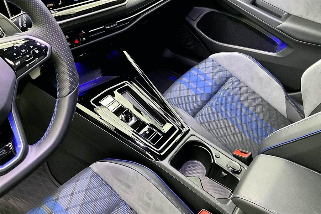 Thumbnail: 2025 Volkswagen Golf - 17
