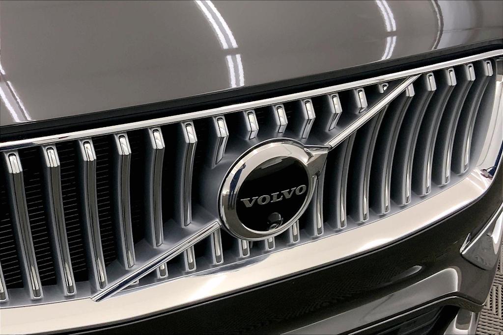 2024 Volvo XC90 B6 Plus 33