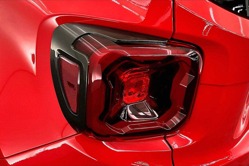 Thumbnail: 2020 Jeep Renegade - 32