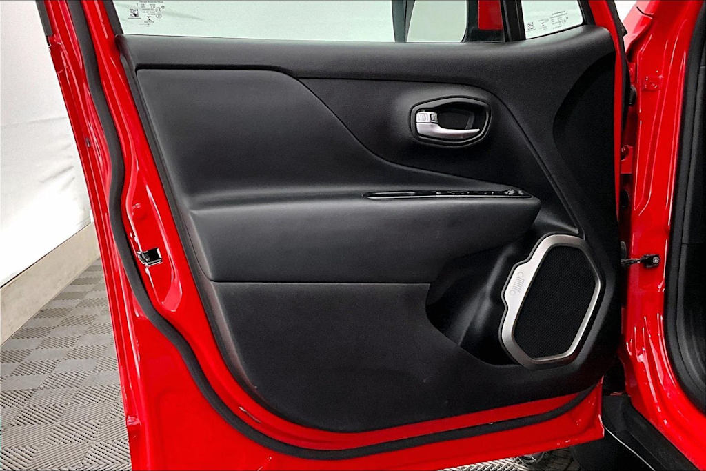 Thumbnail: 2020 Jeep Renegade - 28