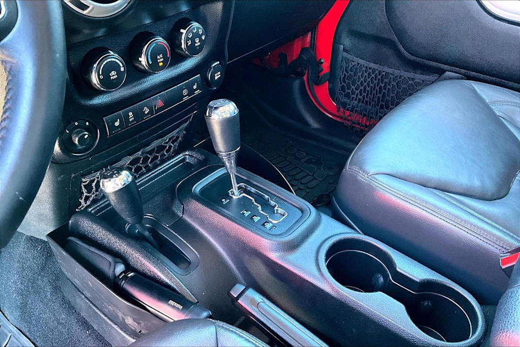Thumbnail: 2017 Jeep Wrangler - 15