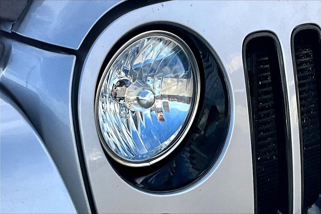 Thumbnail: 2018 Jeep Wrangler - 31