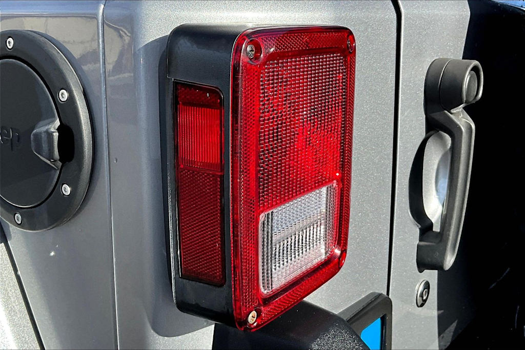 Thumbnail: 2018 Jeep Wrangler - 32