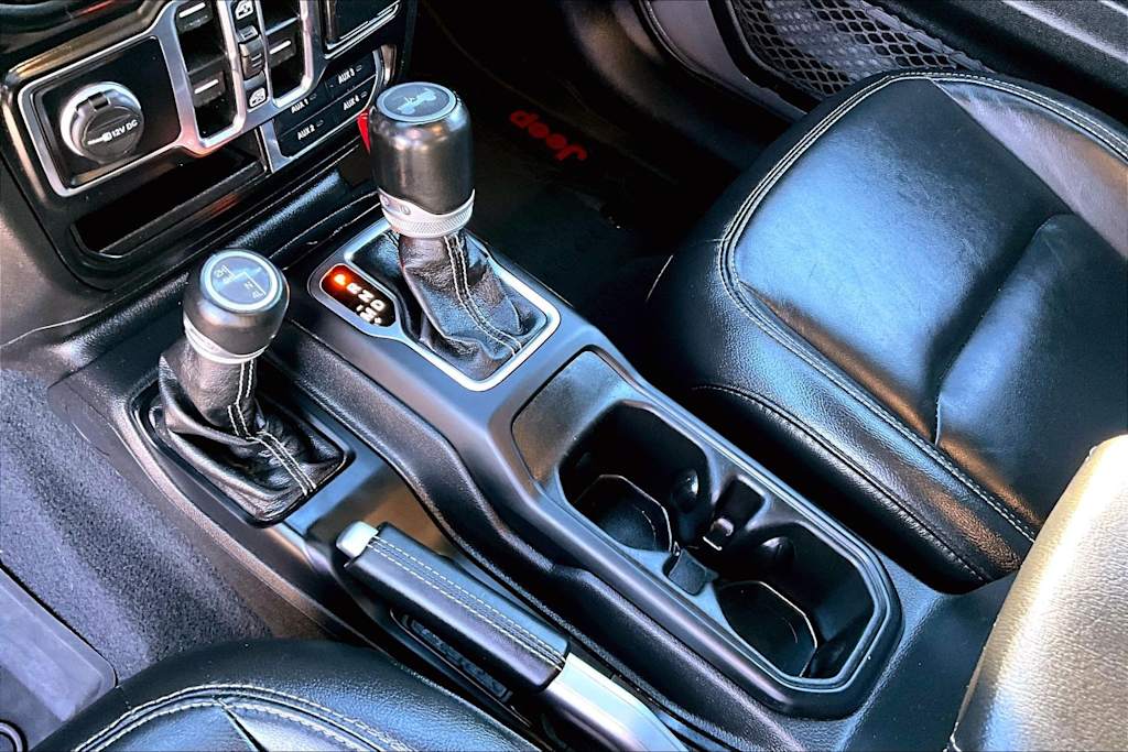 Thumbnail: 2021 Jeep Wrangler - 16