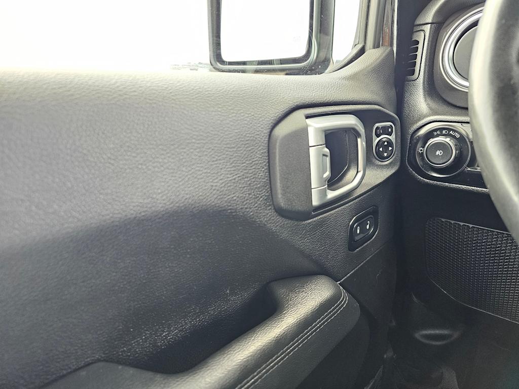 2022 Jeep Wrangler Unlimited Sahara 28