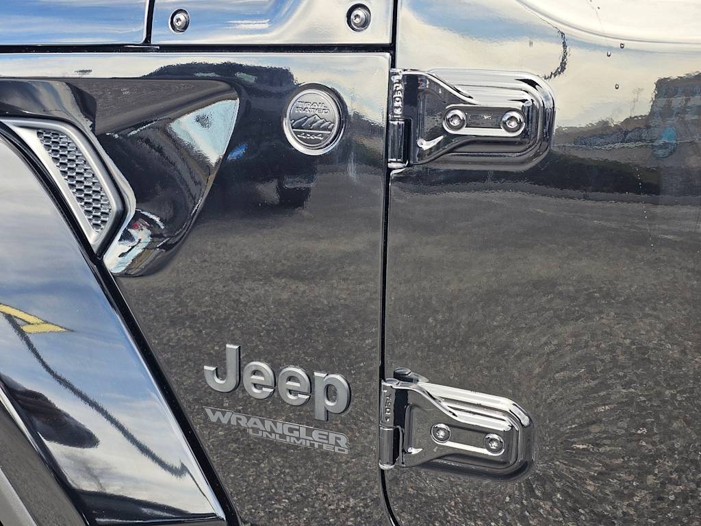 2022 Jeep Wrangler Unlimited Sahara 7