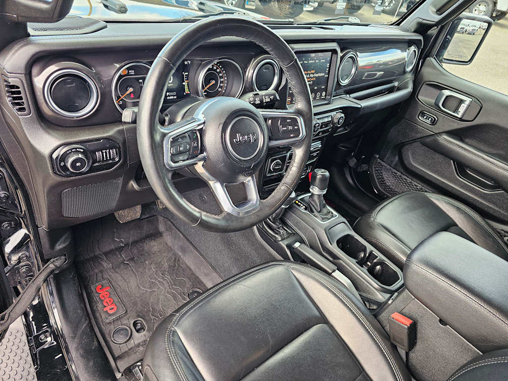 2022 Jeep Wrangler Unlimited Sahara 2