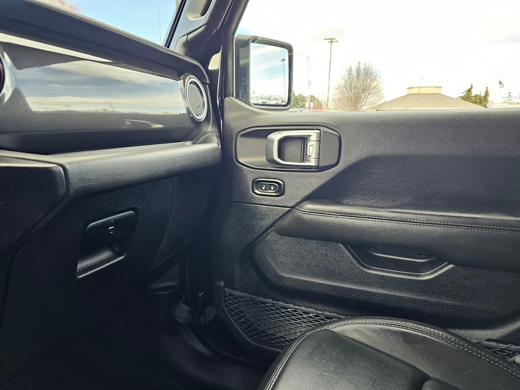 2022 Jeep Wrangler Unlimited Sahara 26