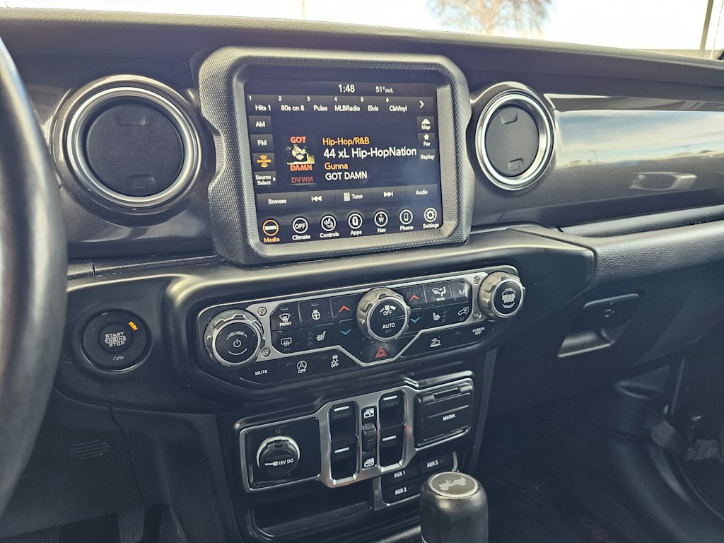2022 Jeep Wrangler Unlimited Sahara 16