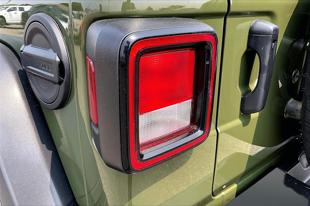 Thumbnail: 2022 Jeep Wrangler - 31
